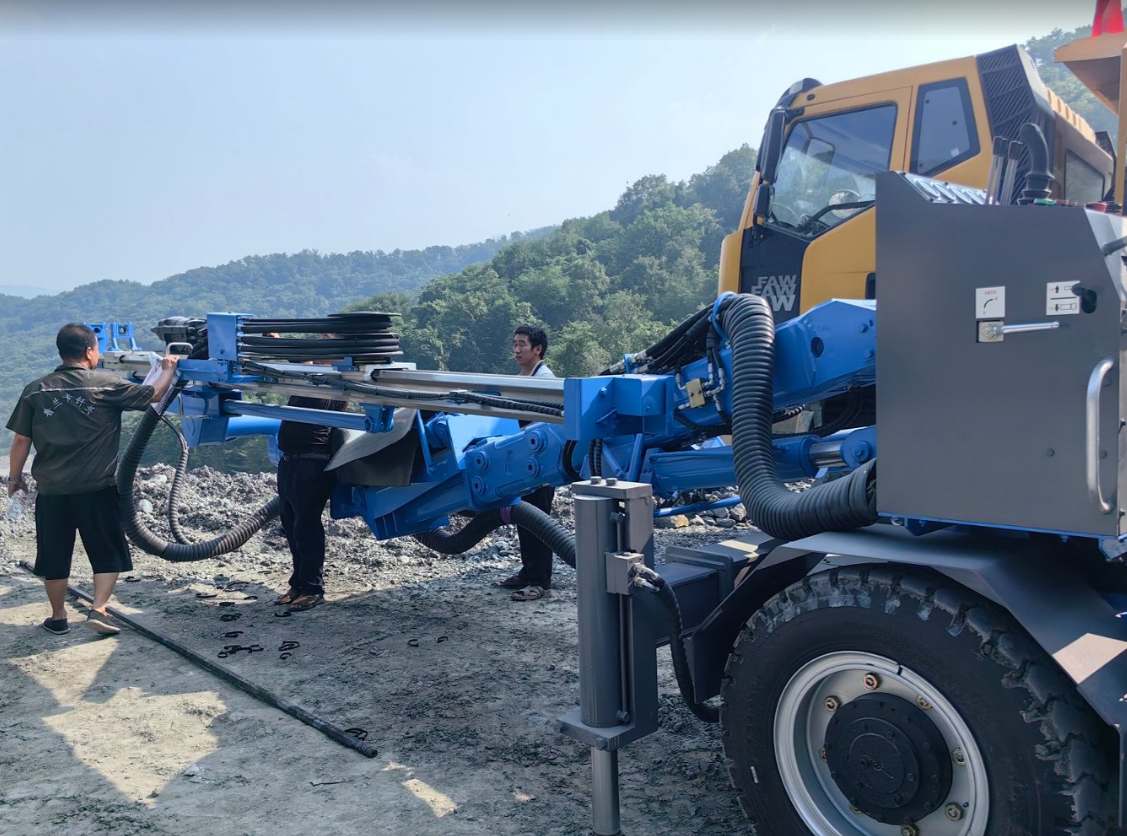 隧道钻孔的设备叫啥？鹏翔智装带你认识这些“穿山利器”